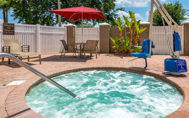 Comfort Suites Near Universal Orlando Resort