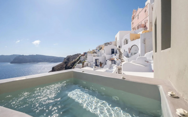 SantorOia Luxury Suites
