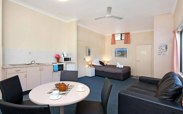 Byron BaySide Central Studio Apartments – Guest Rooms – Byron Bay