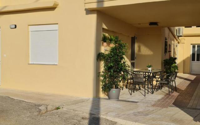 Chrisele House, 100m from Kalamaki Beach, Chania