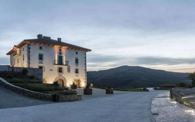 Palacio de Yrisarri by IrriSarri Land