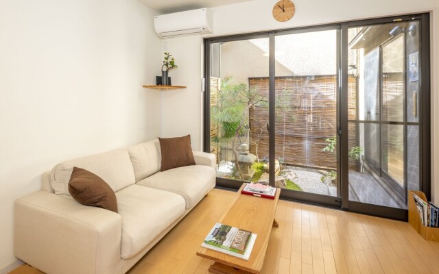 Hibiki House