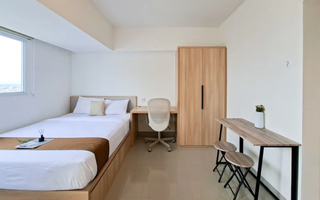 Comfy And Relaxing Living In Studio At Apartment Cisauk Point – Guest Rooms – Legok