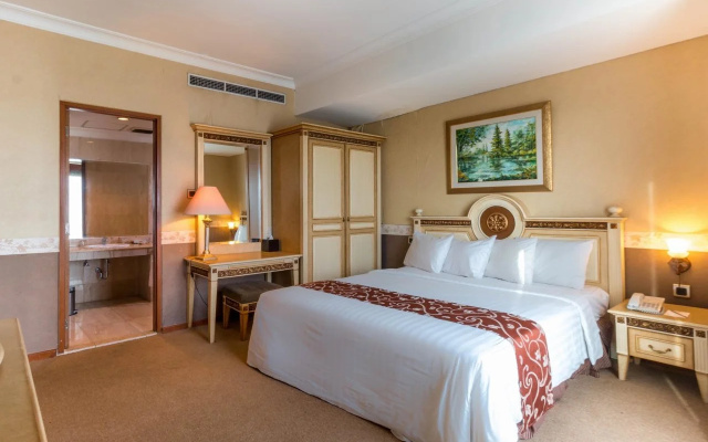 Twin Plaza Hotel