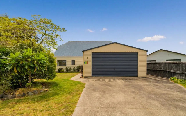 The Bungalow at Matarangi - Matarangi Holiday Home