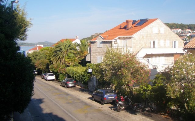 Apartment With one Bedroom in Dubrovnik, With Wonderful sea View, Furnished Terrace and Wifi - 300 m From the Beach