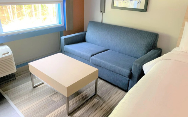 Holiday Inn Express & Suites Wilmington West Medical Park, An Ihg