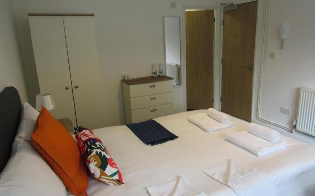 The Cambridge Suites -Tas Accommodations