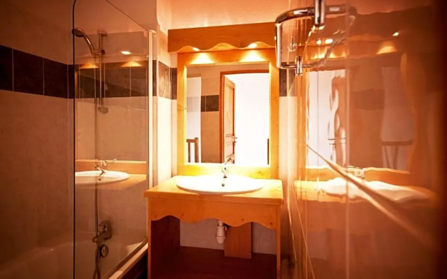 Skissim Select - Chalets Le Grand Panorama II 3* by Travelski