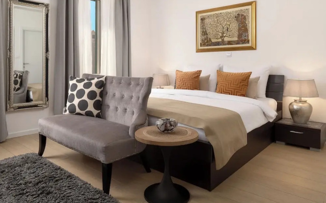 Apartments Studios 81