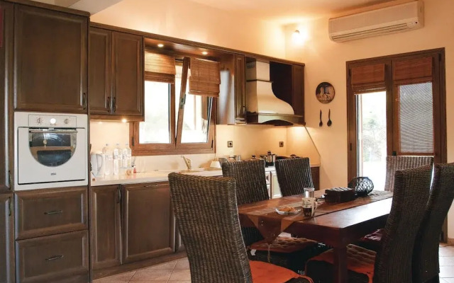 Beautiful Home in Finikia With Wifi and 3 Bedrooms