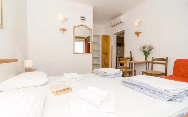 Pavo - Comfortable With Parking Space - SA2