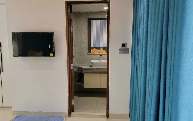 Luxurious 3-bhk Highly Secured & Close to Airport