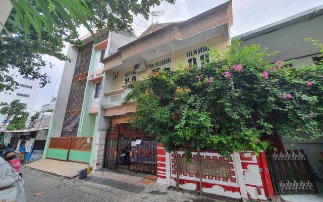 SPOT ON 93681 Qodri Homestay Syariah