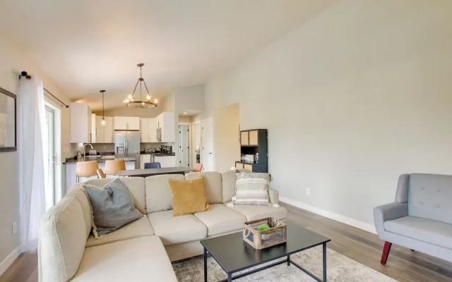 Bright Little Chute Condo w/ Deck & Yard!