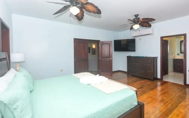 Coco View Canal Lot 18 Private Home 3 Bedroom Home