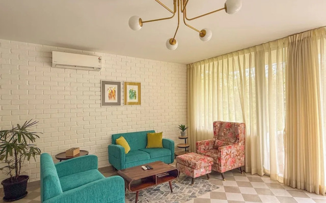 Modern 2BR w Pool Near Candolim and Coco Beach