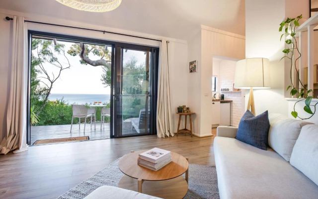 The Lookout, Eagle Bay