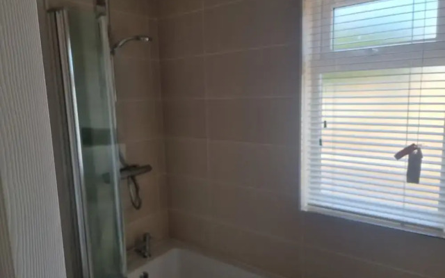 Remarkable 2-bed Luxury Lodge in Routh With Hottub
