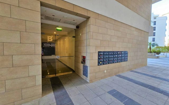 Rocha Prime Center Garage Flat