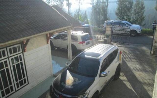 Saputra View Bromo Homestay