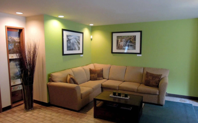 Peaks Hotel and Suites