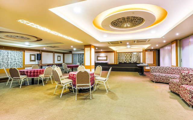 Fabhotel Astra Berry'S