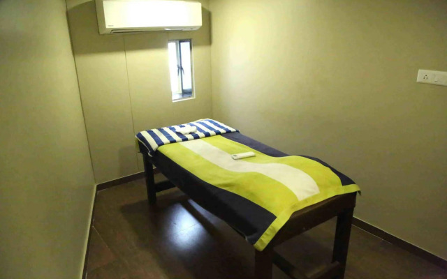 Central Beacon Hotel Surat