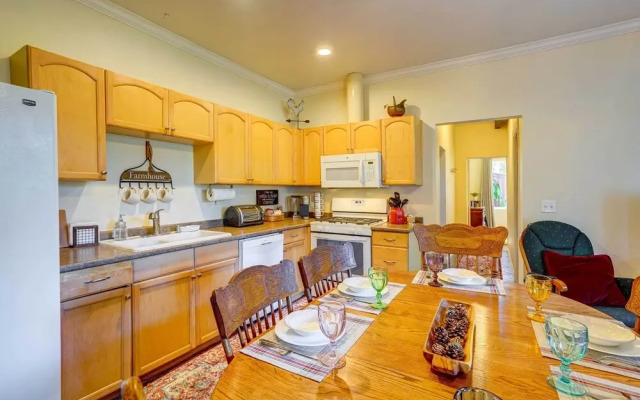 Fallbrook Vacation Rental: 3 Mi to Wineries!