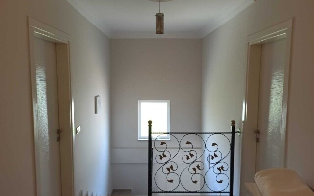 Remarkable 4-bed Villa Tasgin 2 Pools