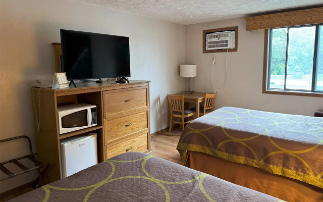 Super 8 by Wyndham Chaska