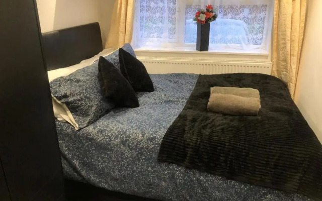 Onsite Cosy Practical Studio - in a Quite Area