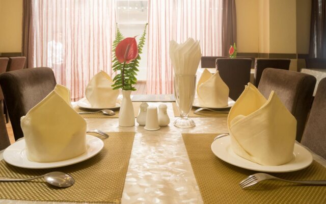 Sunny Holiday Hotel