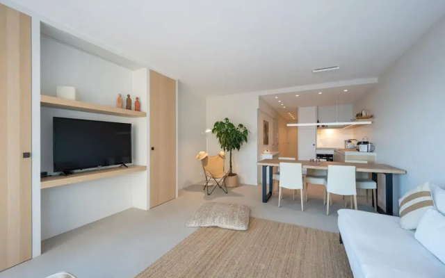 Apartment by the Beach With Stunning Sea View
