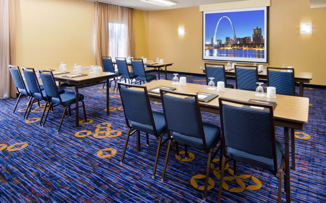 Courtyard by Marriott St Louis Westport Plaza