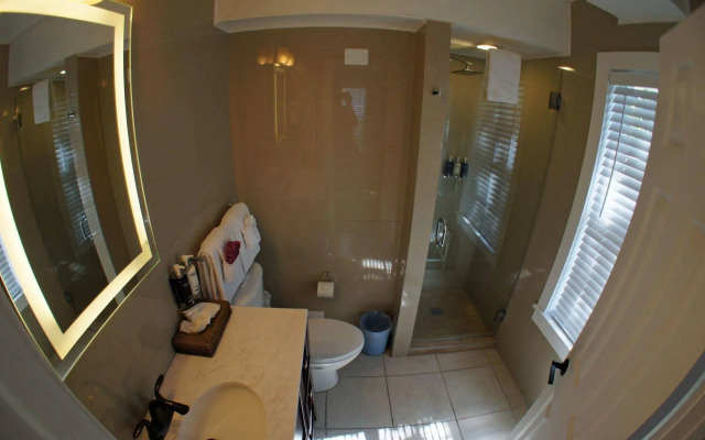 Seascape Tropical Inn - Adult Exclusive
