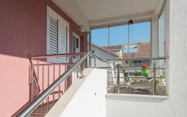 Modern Seaside Apartment With Balcony - Erika