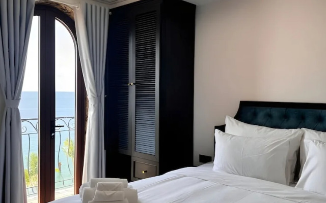 The Room Hotel Phu Quoc - Starbucks