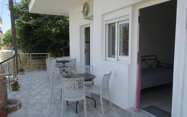 Toula' s Village Apartment