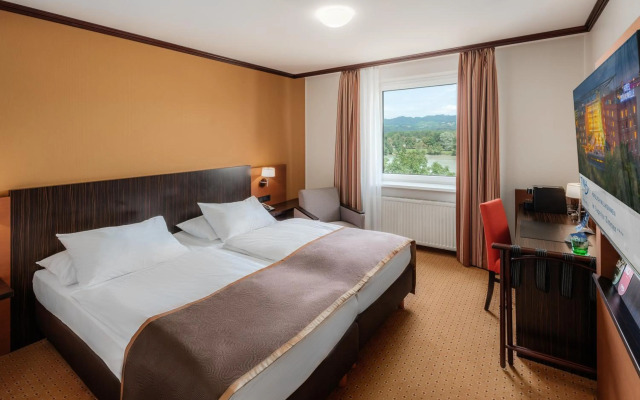 Trans World Hotel Donauwelle