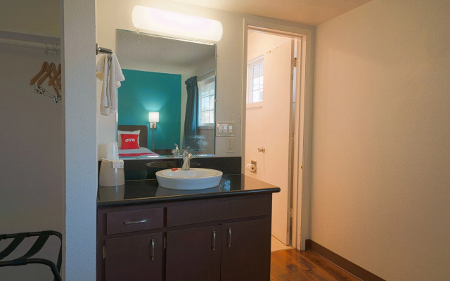 OYO Hotel St. Helens, OR