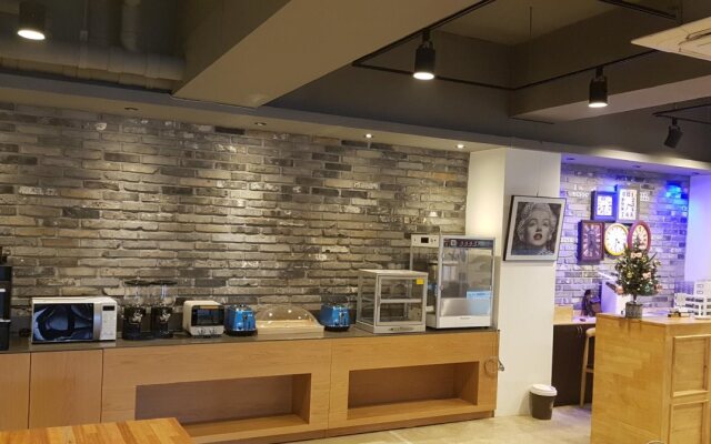 Ark Blue Hotel