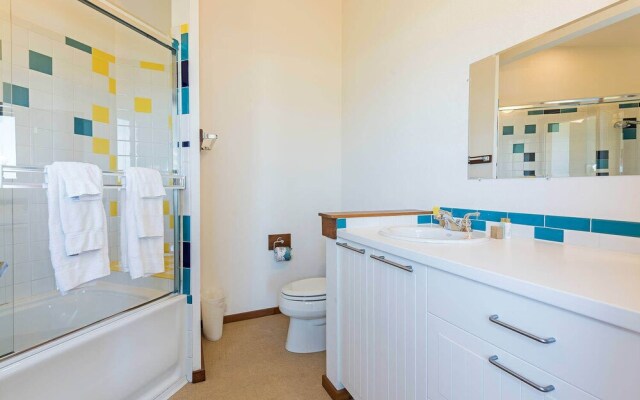Haltwhistle West w/ Ocean Views!