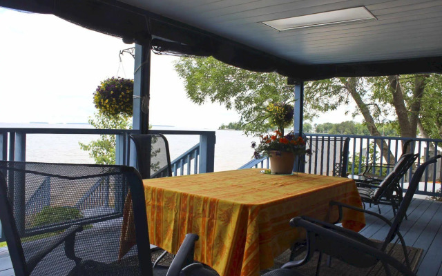 Adani Beach Retreat Bed and Breakfast