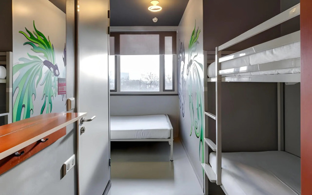 ClinkNOORD - Hostel