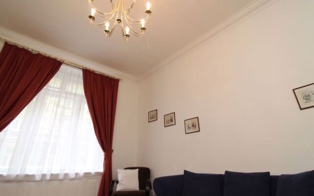 Manes Apartment
