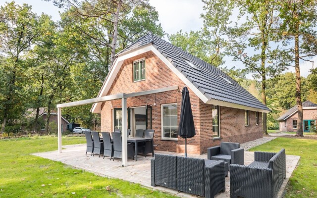 Luxurious Holidayhome With Whirlpool and Sunshower in Nature