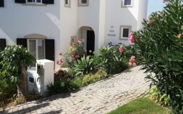 3 Bed Villa, Sleeps 6, Free WiFi, Quiet Location