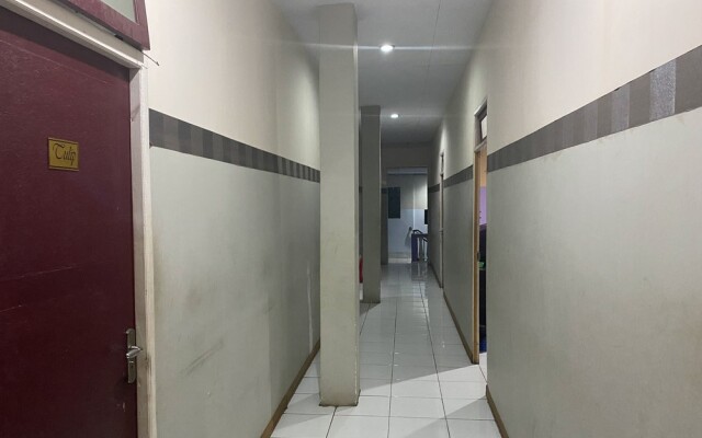 RedDoorz near Terminal Dangerakko Palopo