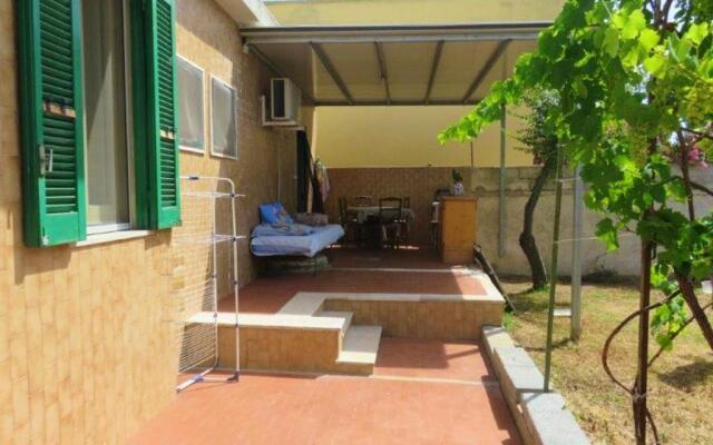 2 bedrooms villa at Spiaggiabella 50 m away from the beach with sea view and enclosed garden